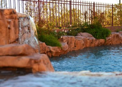Pool-features-artificial-rock-work-spa-spillway-grotto-planter-vegas-1-74