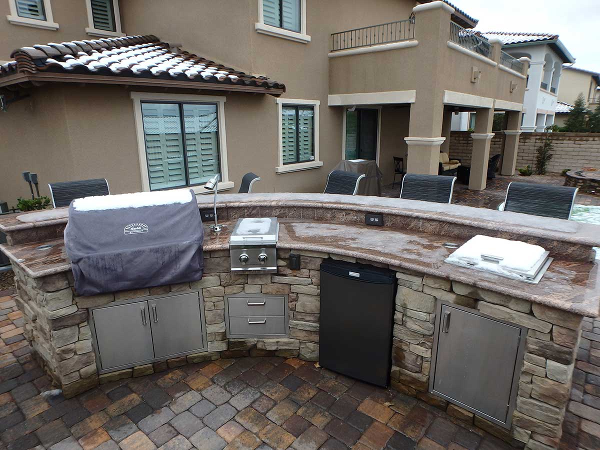 Outdoor-Living-BBQ-BBQ-grill-bar-seating-vegas-1-11 | Green O' Aces